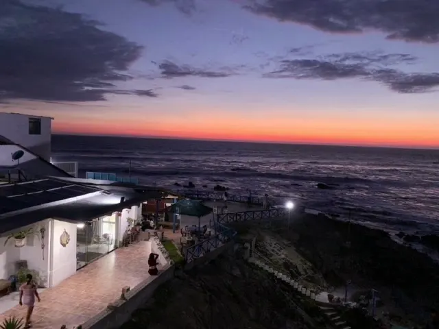 sunset-atardecer-playa-hotel-punta-cherrepe.webp